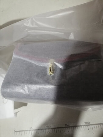 包己收到外观很好，做工挺好的里边容量也可以吧，能放些化妆品，手机之类的。