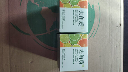 买错了，我还以为是面霜，谁知是洁面用的，没法退，直接送人了！
