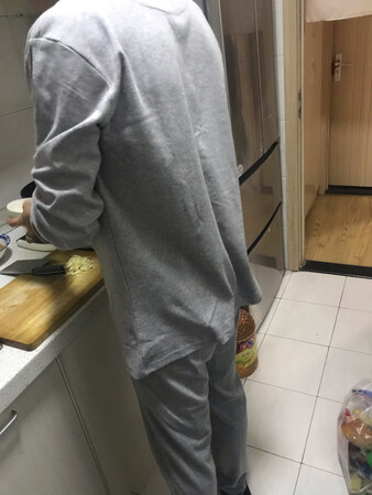 衣服质量不错，纯棉的，颜色很好看，适合家里人穿l收到速度快，支持京东！