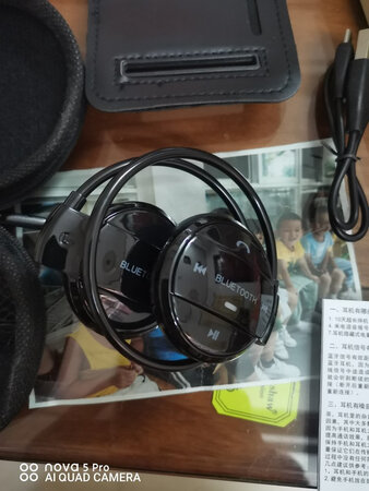 做工质感：精细
音质音效：很好
舒适度：很舒服
续航能力：用过了有四个小时多