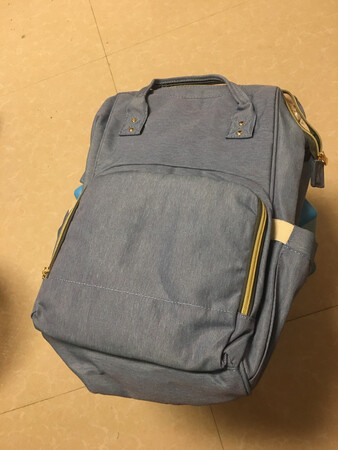 真的挺不错的。看起来应该是25升左右吧，空间不错，分隔挺多，拉链也好。不过说送的两个吊钩，不知道是没送还是被快递搞丢了，因为拿到快递的时候箱子爆了，建议换个快递公司吧。个人感觉那个标的中文太丑了，就剪掉了，哈哈哈。