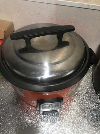 内胆容量：涂层不粘锅，容量大
外形外观：大气，上档次！一看就特别有味道的感觉
功能配置：没得说，全智能
操作难易：简单明了，我妈直接用
蒸饭口感：以前家里老锅老夹生，这锅米饭口感好，没有夹生过