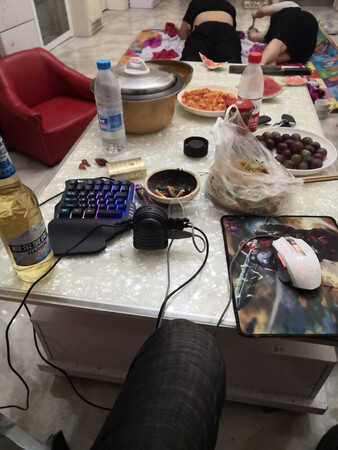 一下玩到五个小时提示休息一下，测试了没有延迟问题，按键鼠标灵敏。