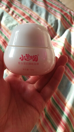 提亮肤色，不油腻，补水多。值得购买。