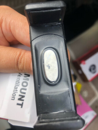 买了就在车上试了试，还不错！只是赠品实在是太次了，就是一个二手的，还是坏了的，看上去很脏，好像还用胶粘过的，自己看图吧，说得好听有赠品，但是收到还不够腻歪人的，这不是糊弄人吗？还不如不送！