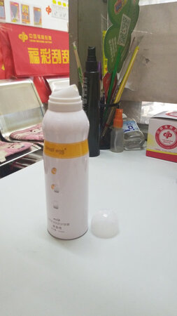 很好，一直用这种防晒，有一股淡淡的奶香的味道。