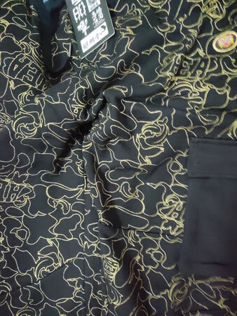 一直有关注Hea这个醒狮潮牌的服装，图案特别又够潮。衣服面料质量都很好。而且有优惠活动就多件多折，非常划算。
