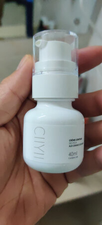 产品质感：高大上
适合肤质：任何皮肤
产品香味：淡淡的幽香
使用效果：正在使用
补水效果：瞬间吸收
其他特色：希望有效果