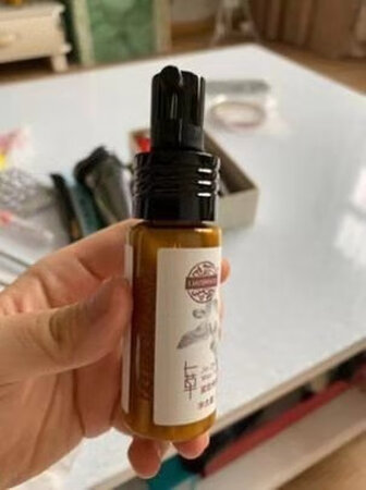 物流很快，收到就试了试，很好吸收，不油腻润润的很舒服，坚持下去希望能淡化黑眼圈