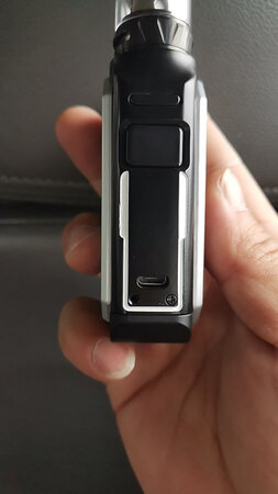 怎么会少了一个螺丝呢？