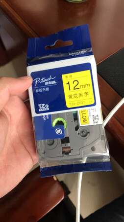 还是正品带芯片的，好使，之前买错了，买成不带芯片的，用不了，有点恶心哦，这个设计，必须用贵的，还好我机智把旧的芯片拆了下来，贴到机子上，也能用，就是要按好几下打印，不带芯片的也就十多块钱，带芯片的都要快上百哦