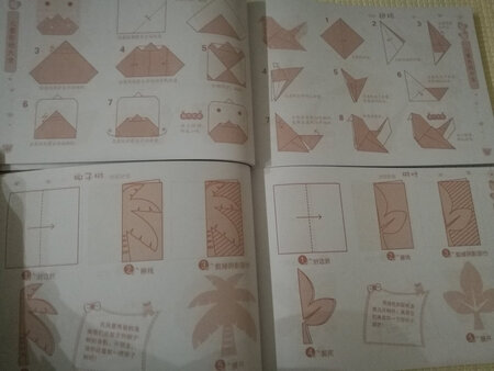首先书的质量很好，厚厚的两本，里面的内容也很丰富，孩子很喜欢