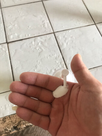 效果h有点明显，洗完脸上有点干疼的感觉，脸上出油也少了！