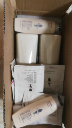 适合发质：我是油性，很好用
泡沫数量：丰富
产品香味：很好的
控油效果：优秀
柔顺效果：优秀
