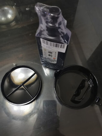 收到货才知道是塑料的，一文不值。只能怪自己看走了眼，下次看准问清再买。