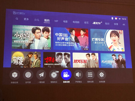 效果好棒～ 家里有影院的感觉啦～ 迫不及待的打开包装，还在学习摸索中～ 真应该早点买～ 拉上窗帘很清晰 完全够我在卧室用，躺着看 真是享受～ 已下单再置办个专用的支架～ 完美啦
