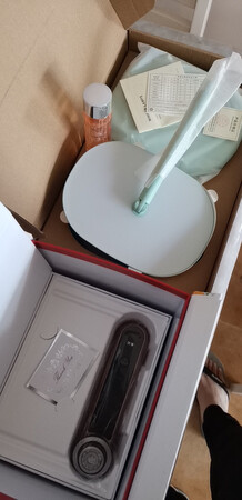 不知道是真的还是心理暗示……用了三次，我觉得我的脸瘦了……哈哈哈