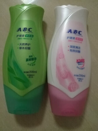 第一次买这款，使用过很满意，粉色的有香香的味，绿色的很清爽，适合夏季使用。娇小的瓶身携带方便，使用好多牌子了，这款最钟意。以后就认准它了，喜欢的下手吧。而且京东快递很快哟，当日下单隔日送达，省去逛超市的时间了。