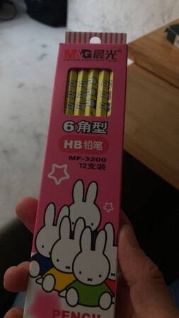 写字都是这样的笔吗，六角形