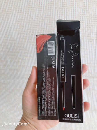 颜色很美，使用方便，还有唇刷，多功能，持久不掉色，并且外观精美，买一送一性价比超高。