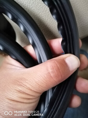 质量非常好！推荐给大家。还送了工具，非常贴心！我的轩逸经典缝隙太大了，勉强遮挡住！