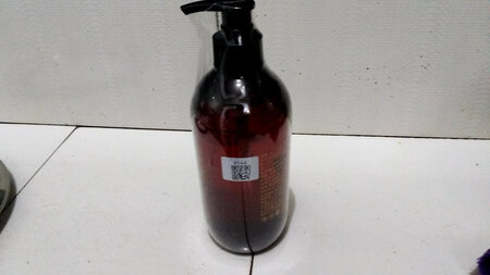 护肤水今天收货了，发货和物流都很快，不错。一直使用这个品牌，使用效果不错。