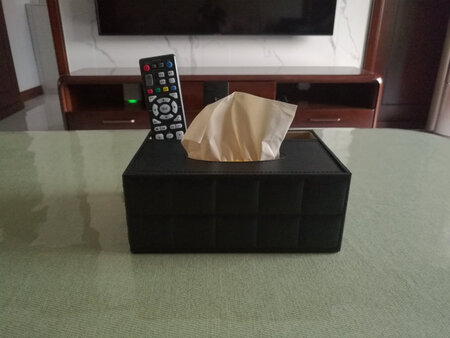纸巾盒非常大气，没有味道颜色很正。