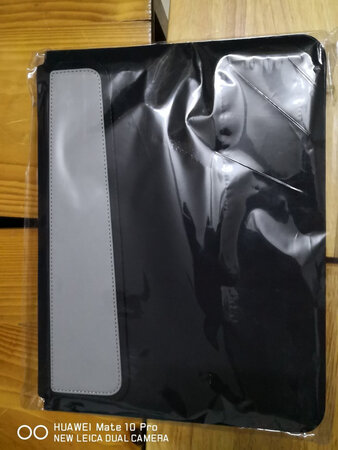 很贴身，鼠标放不下了，总体不错，只是有点气味。
