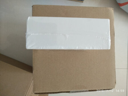 商品包装严实，还有塑封包装，这点很喜欢。比较了很多款测试仪，最后选了汉王的这一款-汉王霾表G3汉王甲醛检测仪，主要看中了此款用的是英国进口的达特传感器，准备到新装修的房子里测一下。