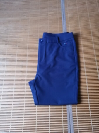 开始买大了一码，后来换了小一码的，裤子很好看，很合身。商家售后服务很好，京东物流很快，点个?