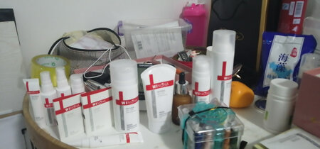 使用感受：使用之后，我的脸就不干了，不红了，真的是很神奇，敏感肌肤的福音呀，我的脸呐，一直在用化妆品，钱花了不少，不说都不合适，而且脸还经常过敏，经常红嗯，过敏复发了，然后上医院了，戴夫嗯，推荐了这个，薇诺娜，真的是很好用，很好用，我买了一系列修红系列的硕人洗面奶啊，乳牙嗯，萧红面膜之类的，反正总之就是很好用，很好用，很好用，以后要我也不用花冤枉钱了，而且对我的皮肤还好，希望敏感肌肤的宝宝****冤枉路，直接选购薇诺娜，唉，唯诺娜敏感肌肤，你觉得拥有