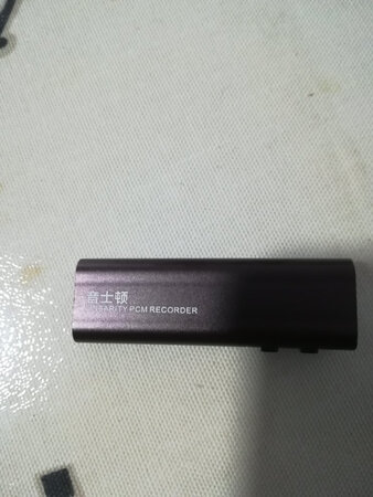 我是用过一段时间才来评价的，首先说一下它的缺点，按照说明我先试了一下录音，就把耳机直接插进去再开机，但是没有播放刚才的录音内容，必须要放在电脑里才能显示播放，问了客服，只是给我发了一个操作视频的链接，具体问题也没有给我解释。优点是录音质量还是不错的，还有时间同步功能，待机时间肯定没有那么长