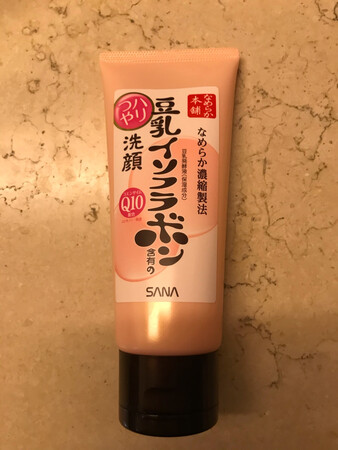 洗面奶泡沫丰富，洗后没有紧绷感觉