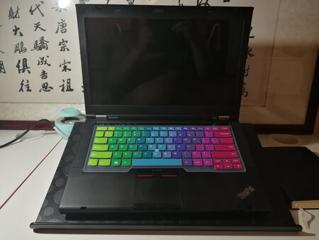 用实惠的方式完成了工作室。电脑可以的！
