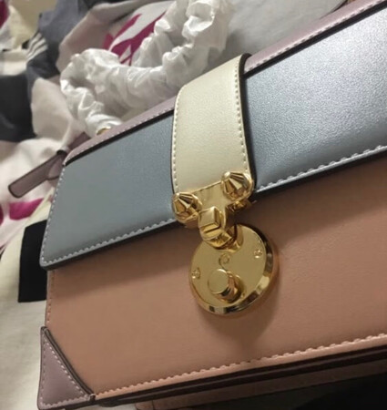 爱华仕女包质量就是好一连着买了好多