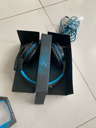 打开包装后 第一眼映入眼帘的是一层尘土 退货了 我声明我花的是卖新货价钱