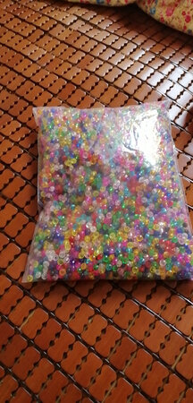 感觉宝贝特别好，五颜六色的，感觉特别好看。店家还送啦绳子。