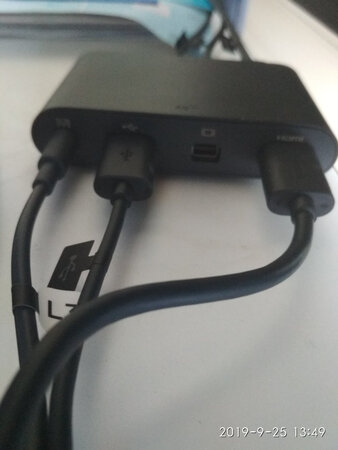 绿联 Mini DP转DP转接线 4K高清雷电公对公转换线 适用Surface苹果Mac电脑接显示器 黑色 1.5米。买来给HTCVIVECE用的dp显卡接口，开始买的DP转HDMI转接线头显不显示，又在别的店买的HTCVIVE专用dp转minidp结果等了几天没货，最后还是来买的绿联的dp转minidp线！！