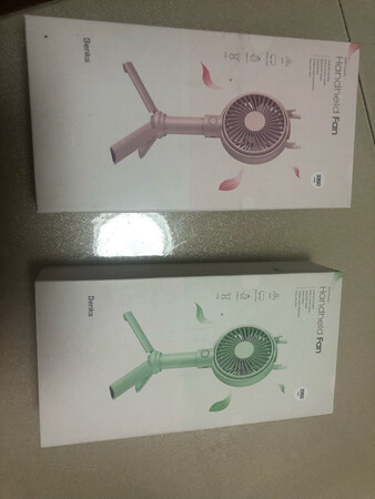外观好看，特别是颜色，小清新。质量不错，有个带磁铁收拢的三脚支架。携带方便，风力大小可调三档，不过感觉要第三档才有感觉。