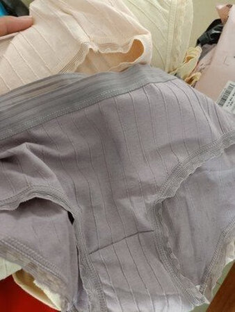 内裤穿棉的质量好，穿着舒服透气，超赞的一次购物。