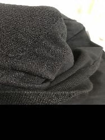 质量真心不行，回来就把包装拆开，里外没有看到商标说明，不知道是什么材料，也真不知道是不是正品的？！裤腰上还有线头，几十块钱的东西，都不知道该怎么说！