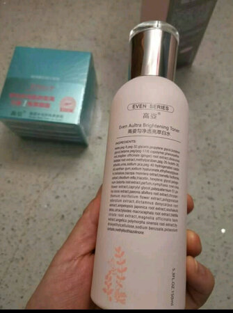 产品质感：不错
适合肤质：混合
补水效果：很好