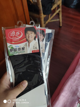 不错，很薄的袜子