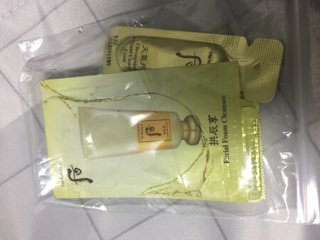 满满一大瓶，有股中药的味道，洗完脸一点都不紧绷，喜欢