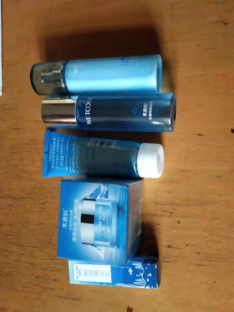 之前用过植物的那款，感觉不错，结果现在买不到了，试试这个，看着还行