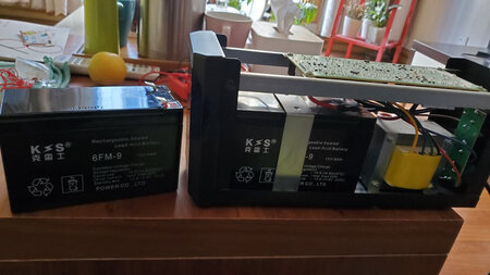 之前的UPS电池不行了，停电后带不动负荷，换上新电池后复活，期待新电池耐用…