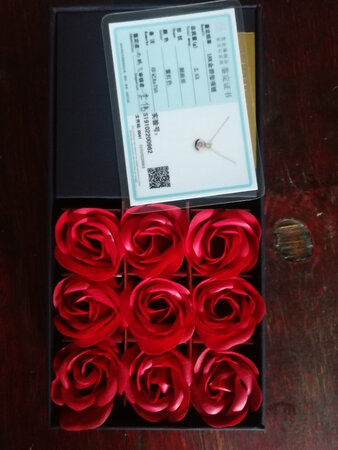 收到货感觉好精致，过几天老婆生日再送给她，感觉应该惊喜多多。