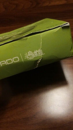 每次送过来的货都是像遭受核打击一样。每次都是。弄得都是脏兮兮的。里面的东西也都七零八落的。每个盒子都是这样。这个包装根本需要外面再套个盒子。每次弄得都是买旧货似的。