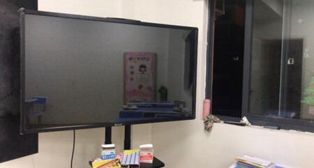 质量不错。屏幕显示很清晰，系统完美运行。操作很方便。音质清晰无杂音。很满意！