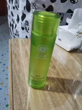 用了一段时间了，痘痘消退了不少，坚持使用看看，希望皮肤状态能稳定下来